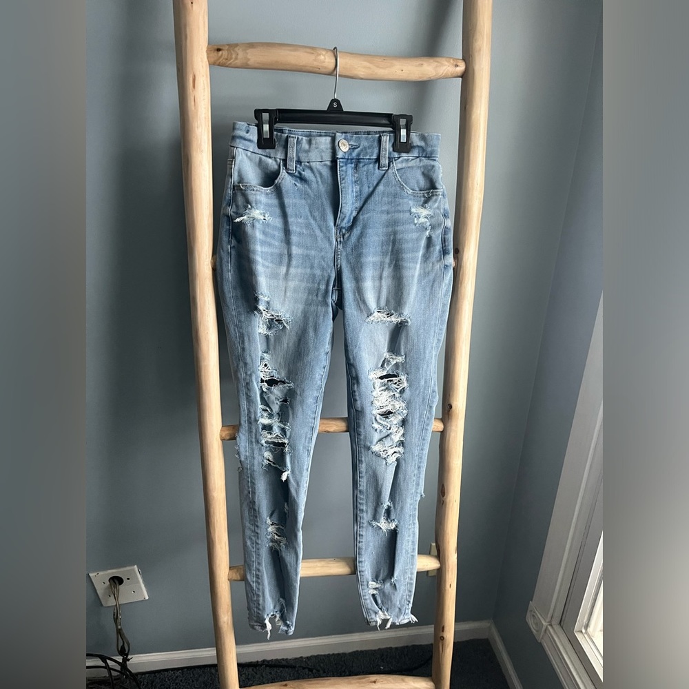 American eagle ripped curvy skinny jeans.